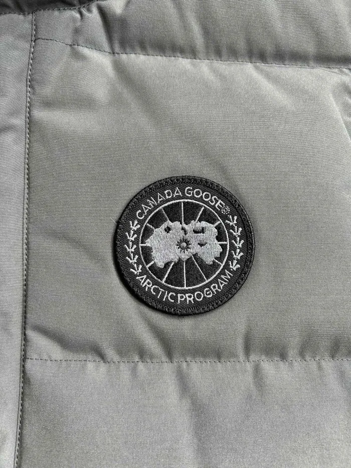 Canada Goose E20 Freestyle Vest-WD Men Winter Vest Size XL