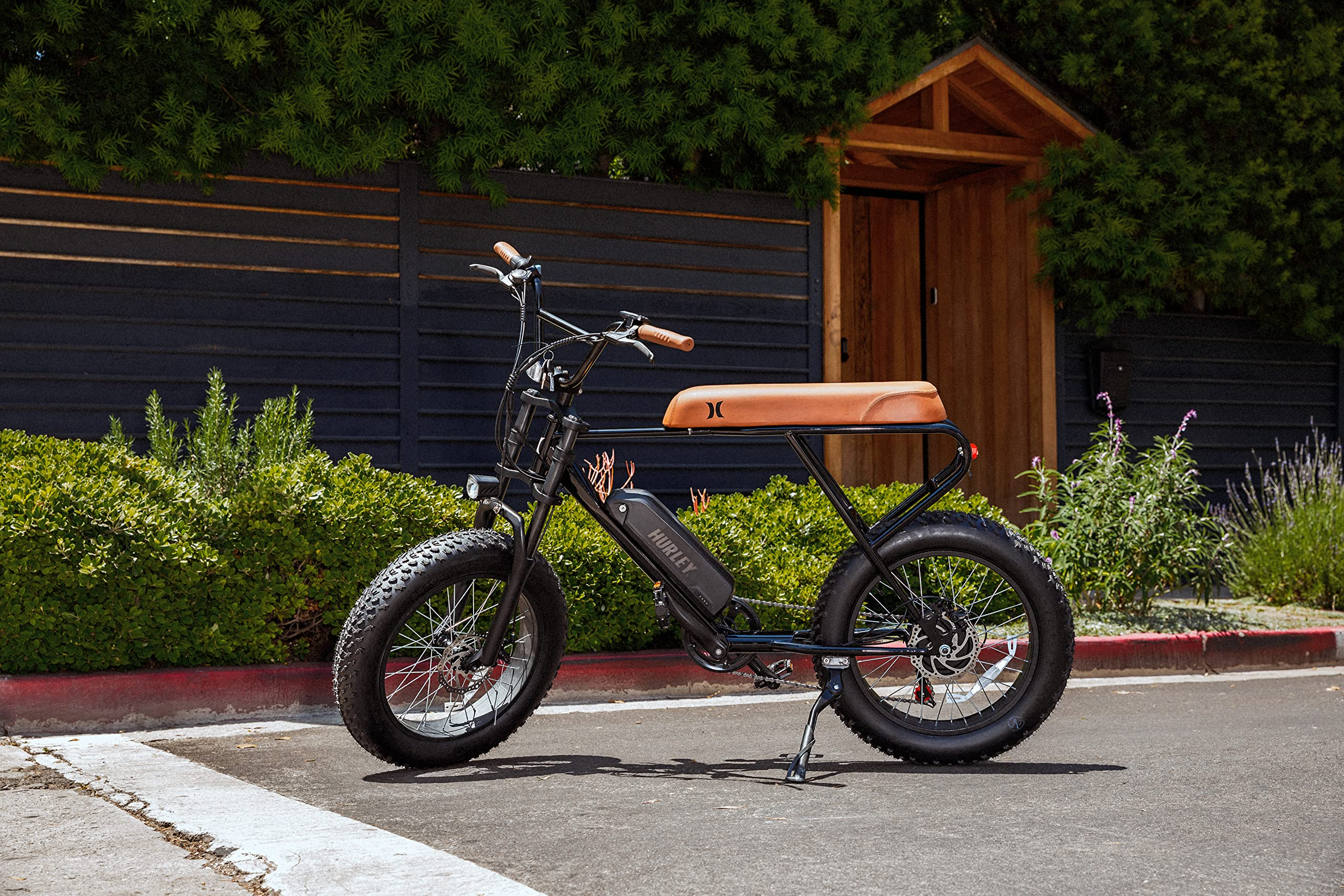 【Sports&Outdoors】Hurley Mini Swell Electric Bike, 4-Inch Wide Tires, Shimano 6-Speed E-Bike