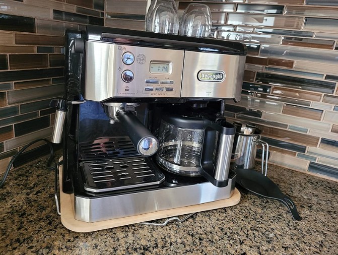 All-in-One Combination Maker & Espresso Machine for Cappuccino, Latte & Macchiato.