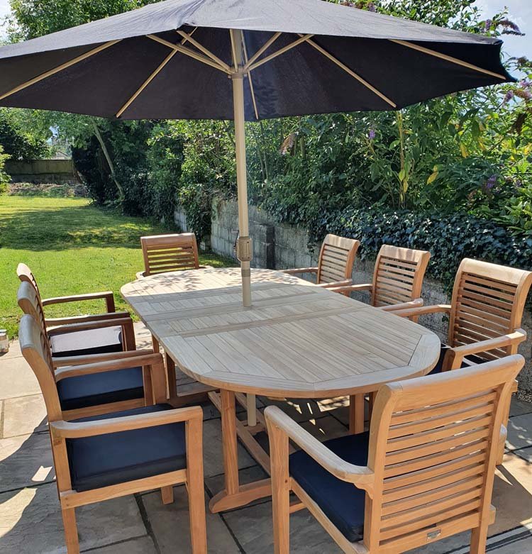 【Home&Garden】Regal oval double extending table, 8 x teak stacking chairs, free parasol and cushions