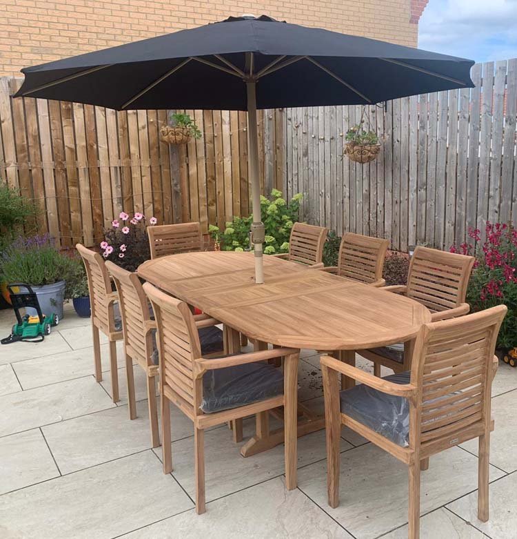 【Home&Garden】Regal oval double extending table, 8 x teak stacking chairs, free parasol and cushions