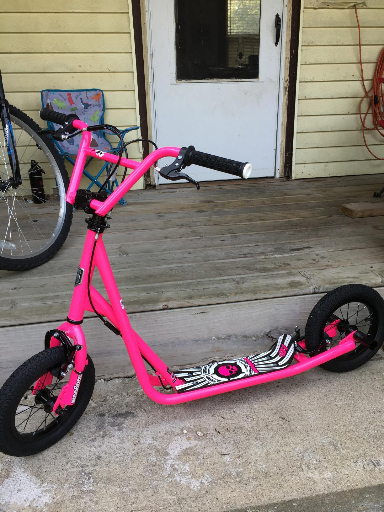 【Sports&Outdoors】Expo Youth Scooter, Front and Rear Caliper Brakes, Rear Axle Pegs, 12-Inch Inflatable Wheels