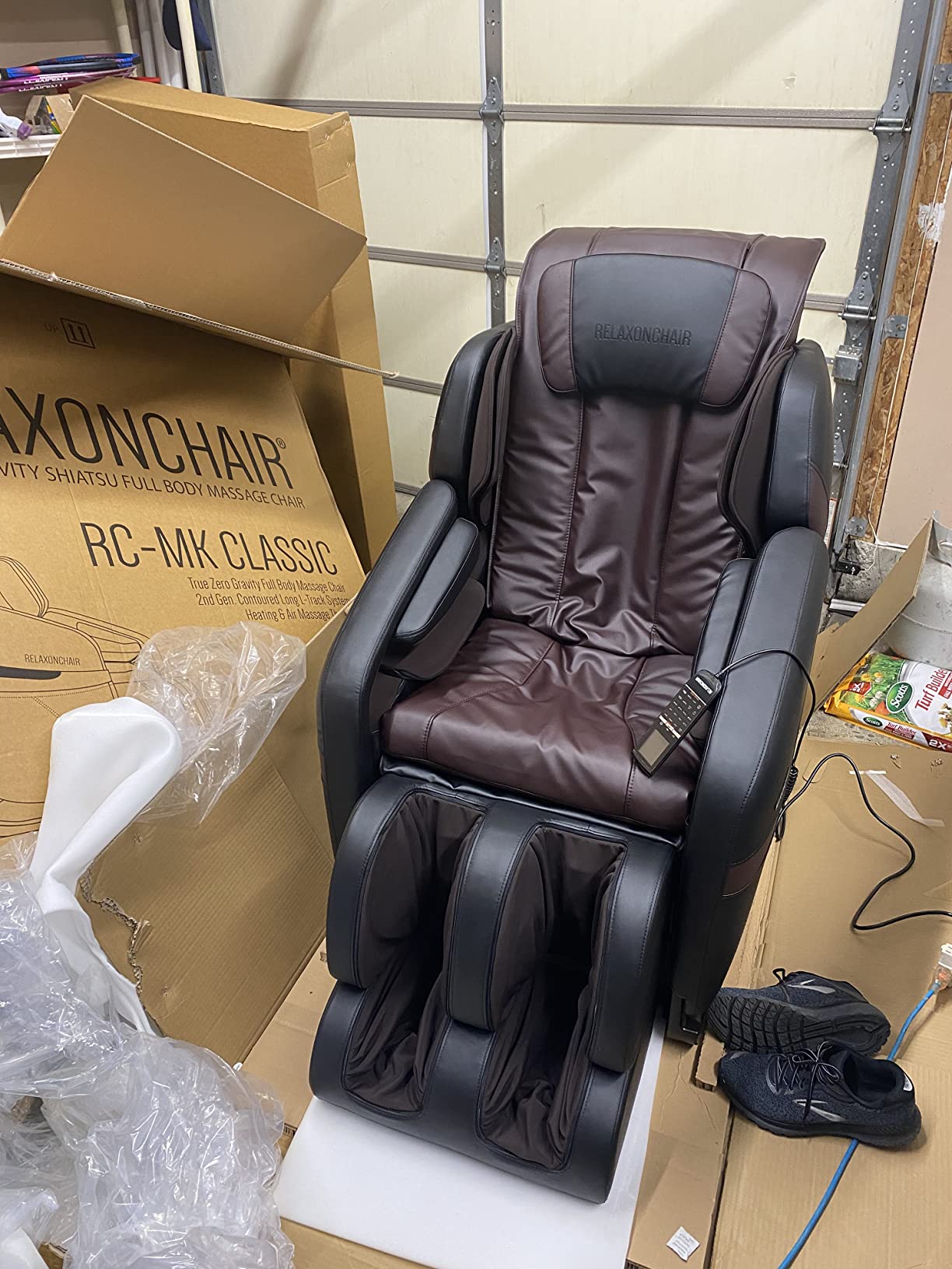 【table chair】Full Body Zero Gravity Shiatsu Massage Chair with Built-in Heat and Air Massage System