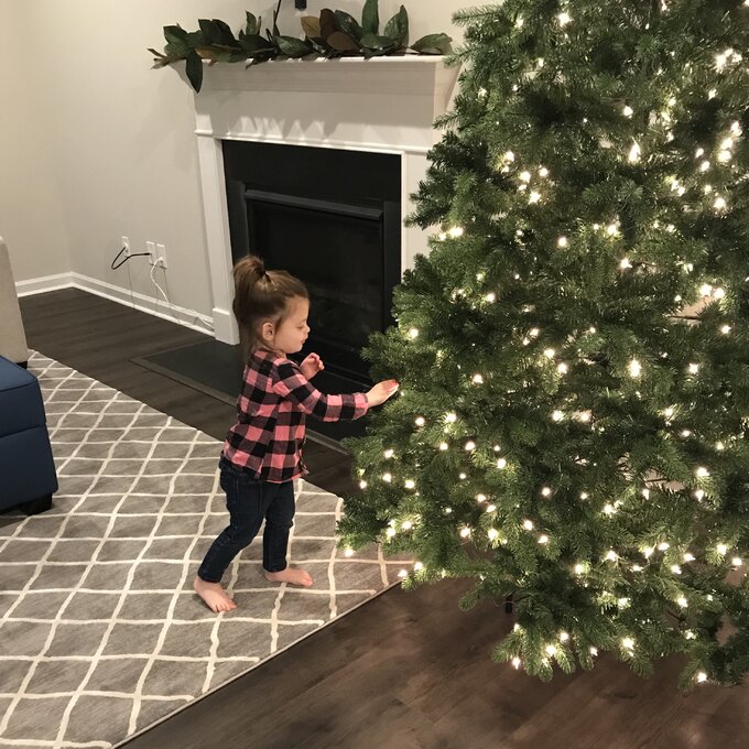 【Décor】Newberry Spruce 90'' Lighted Artificial Spruce Christmas Tree