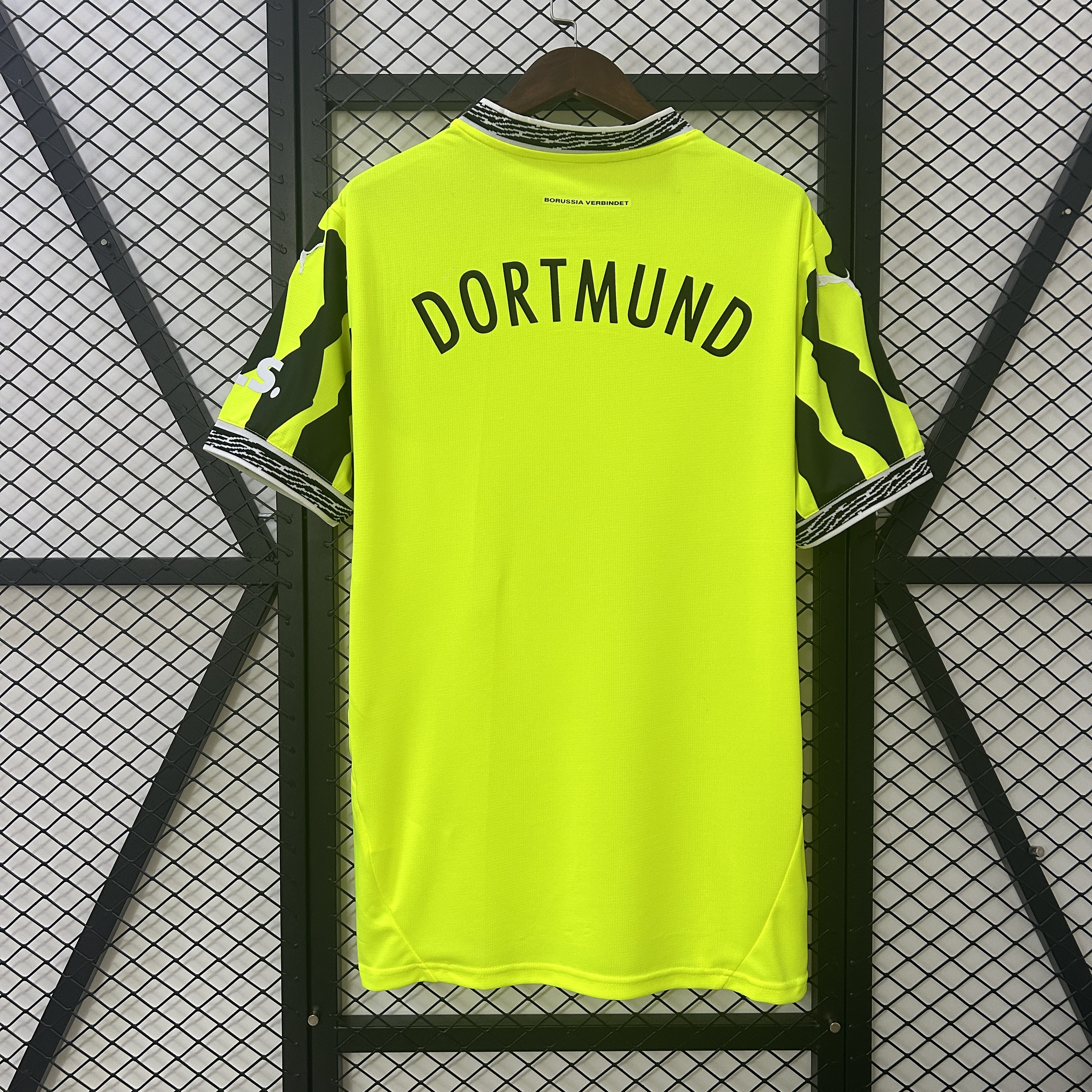 Borussia Dortmund Neon Special Man Jersey 24/25