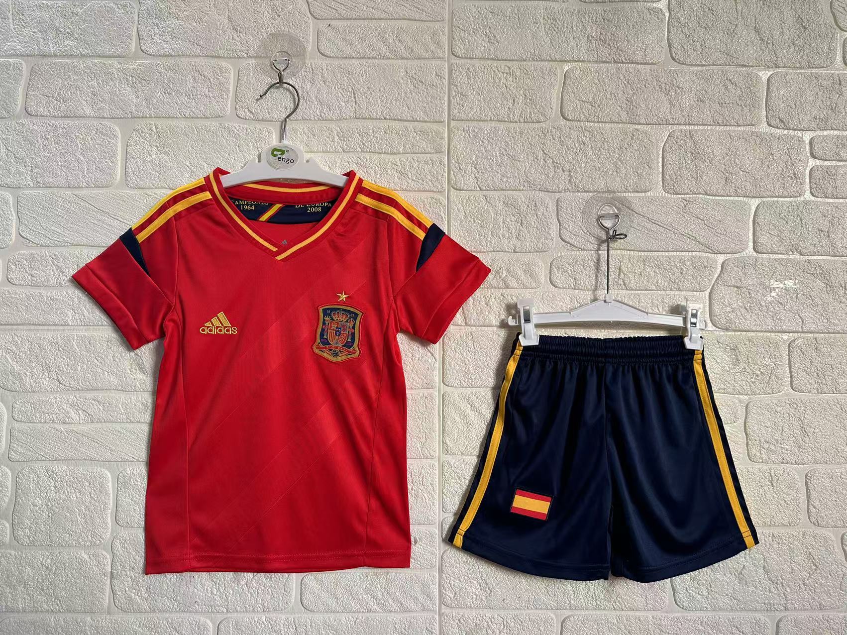 Spain Home Retro Kids Suit 2011/12