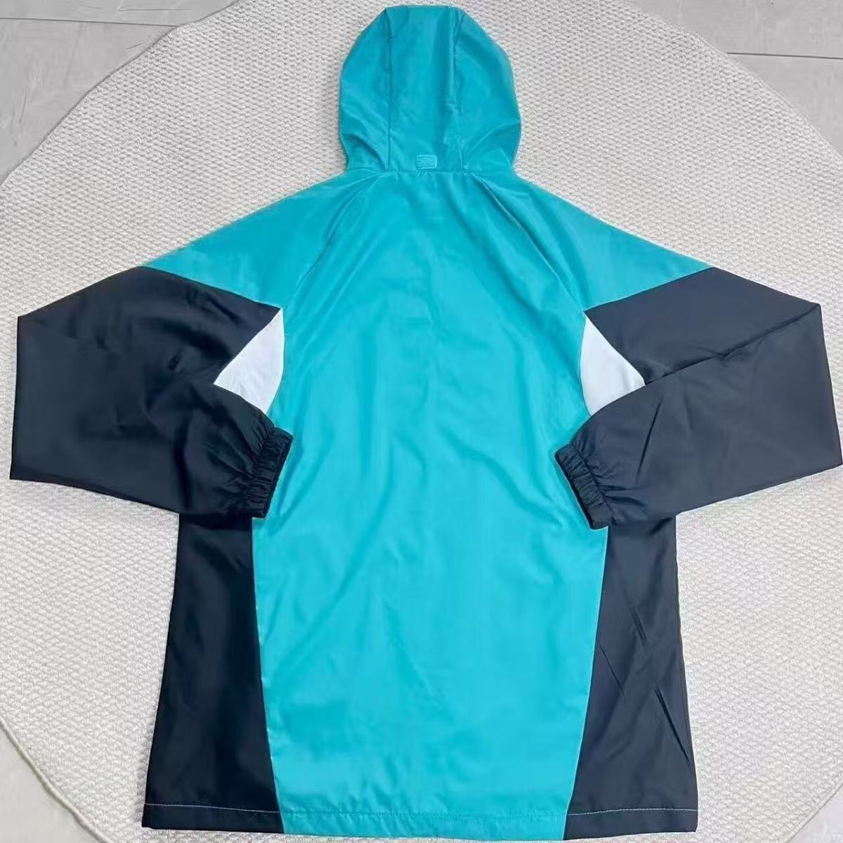 Boca Juniors 2025/26 Travel / Training Windbreaker Jacket – Mint & Navy Hooded