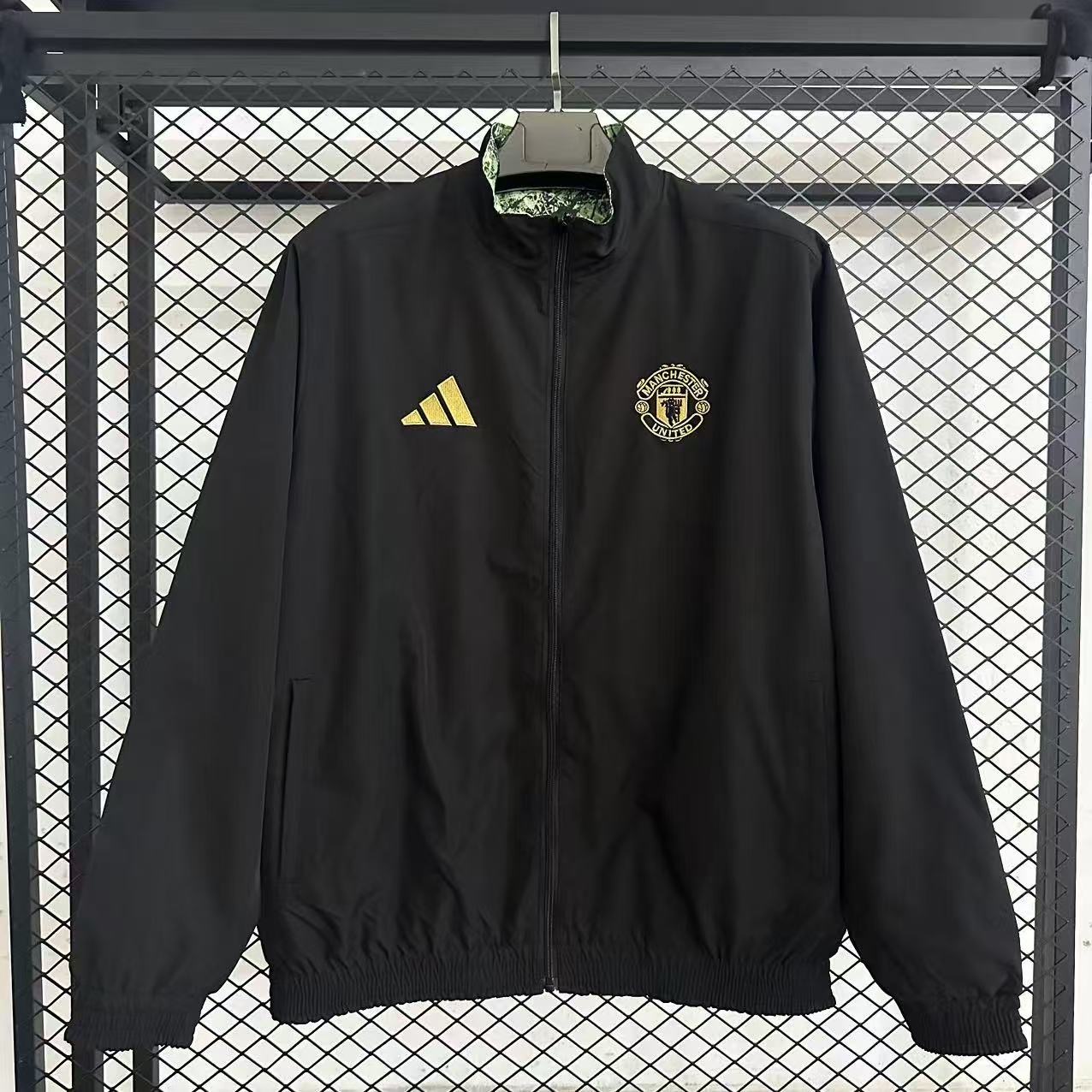 Manchester United Double-Sided Training Windbreaker 2025