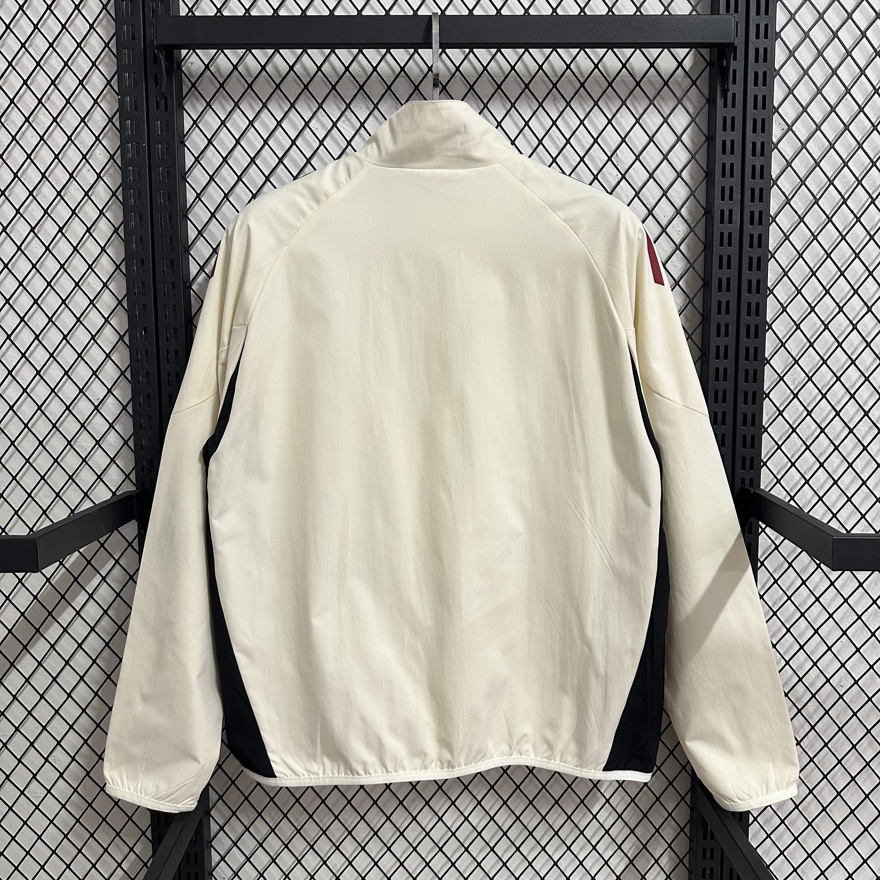 25-26 Liverpool beige training waterproof windbreaker